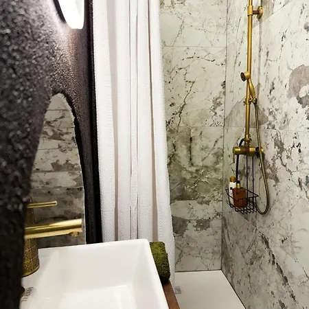 La Des Trois Eglises Bed & Breakfast 4*