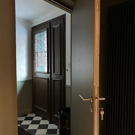 La Des Trois Eglises Bed & Breakfast 4*