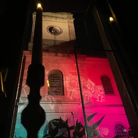 La Des Trois Eglises Bed & Breakfast 4*