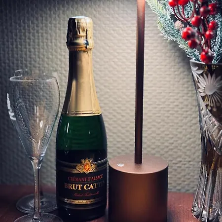 La Des Trois Eglises Bed & Breakfast 4*